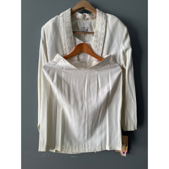 NWT Women’s 7/8 Scarlett Ivory Two-Piece Blazer & Skirt Set Old Money Academia - Picture 2 of 11